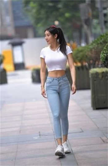 9分32秒的游泳池视频