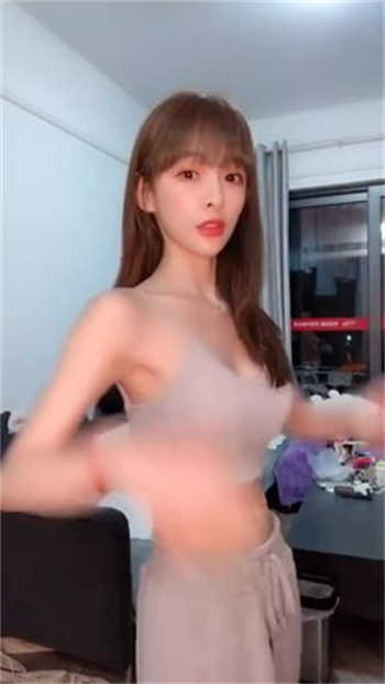 萧悦儿果冻传媒地铁