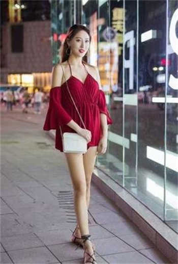 女主经常撩男主下身h