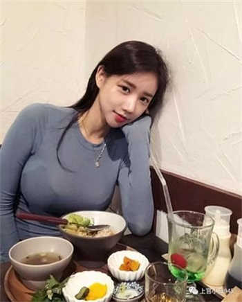 白峰美羽是华人吗