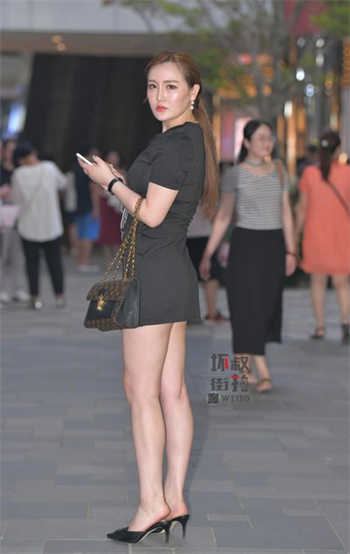 穿书七零文工团漂亮女配