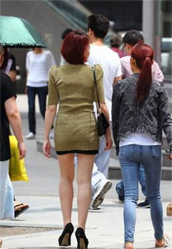 女同为爱鼓掌动作