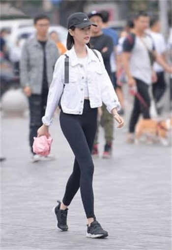 女老板和员工打扑克韩国
