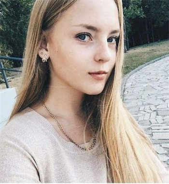 父母儿女一家换着草