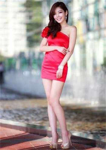 女保险员王雪莲上门推销