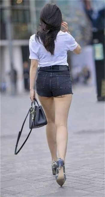 年轻 住房复杂的妻子