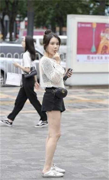 父亲欠债女儿以身抵债电影