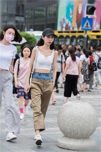 东方明珠售楼女阳台