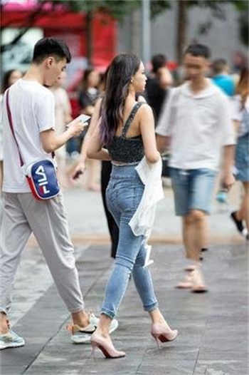 六年级用手抠出白沫视频