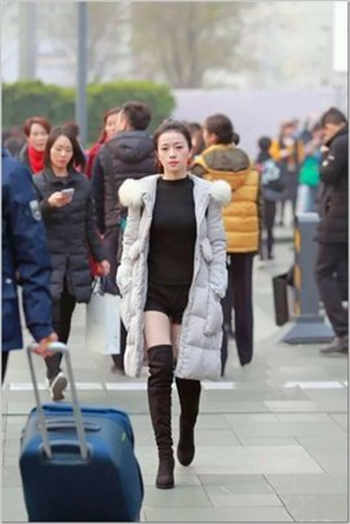 爱婷哥吃瓜取水